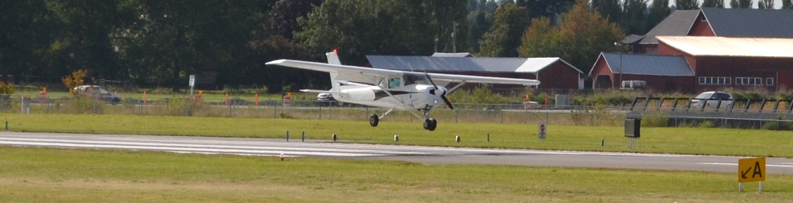 Langley Flying School Cessna 152 GPUK Landing on Runway 01 at Langley Airport.